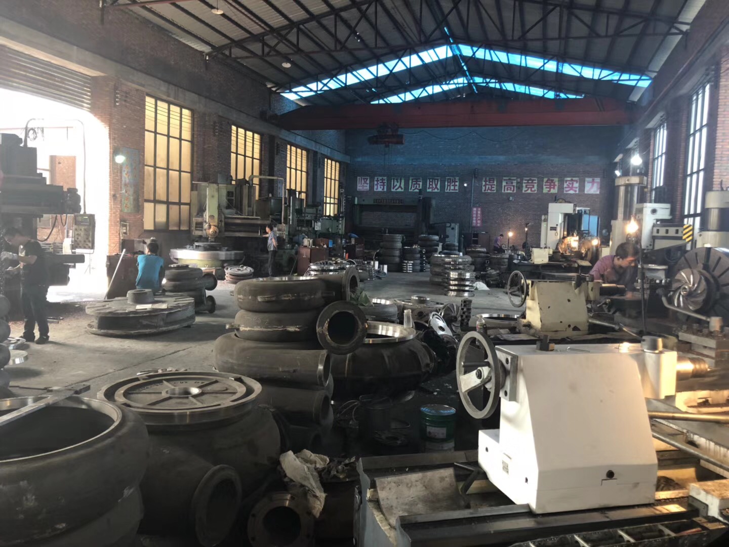 渣漿泵廠正在生產的機械加工車間